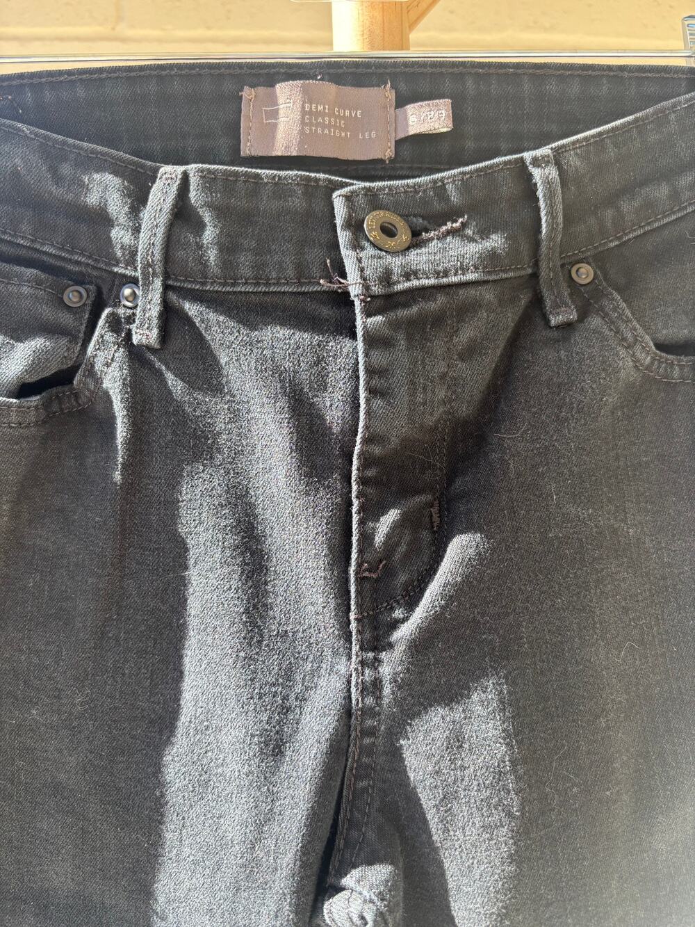 Levi's Demi Curve Classic Straight Leg Black Jeans Size 8/29